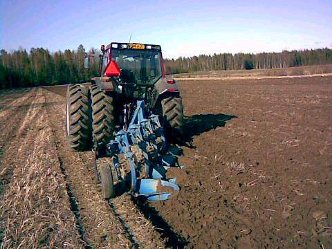 Kynnöt on aloitettu
Valtra ja Fiskars-Agrolux
Avainsanat: Valtra Kyntää