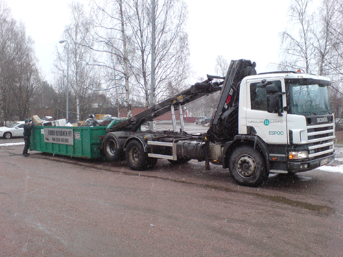 Scania 94g
Olin romukeinäsen romukeräys ajossa.
