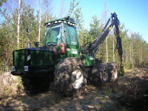 Pika 856
Pika oli raivaamassa metsäautotien reunoja ja menossa harvennukselle, kourana on Pinox 220
Avainsanat: Pinox Pika