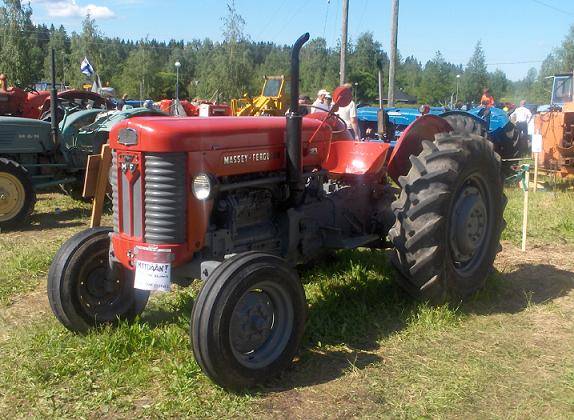 Massey Ferguson perinnekonepäeviltä
Avainsanat: massikka