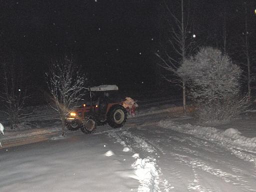 Zetor tulossa linkoomasta
ee oikein linkoominen onnistunu, kun on niin märkee lunta
Avainsanat: zetor zetka 7745 esko linko