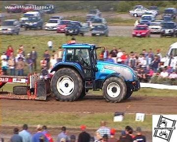Valtra T-170
Haapajärven tractor pullingin SM-osakilpailu,farmi 8000kg
Avainsanat: vee856