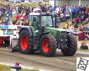 Fendt 916
Alahärmän tractor pulling SM-osakilpailu,luokka farmi 8500kg
Avainsanat: vee856