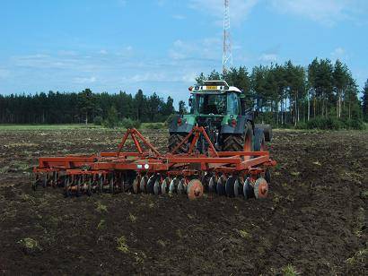 peräseinäjoella
fendt 818 ja lille harri kesällä 2005
Avainsanat: fendt