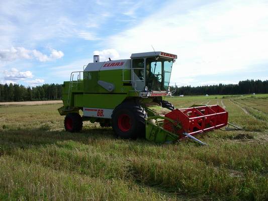 claas 68s
kumina pellolla...
