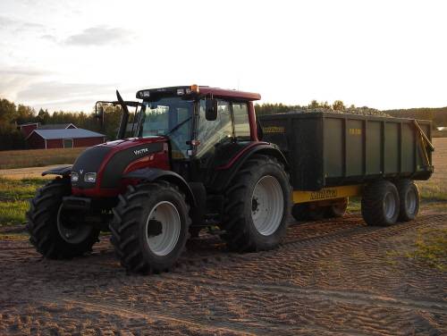 Valtra N 121 Cr ja Multiva TR 170
Valtra kärrynvedossa
Avainsanat: Valtra N 121