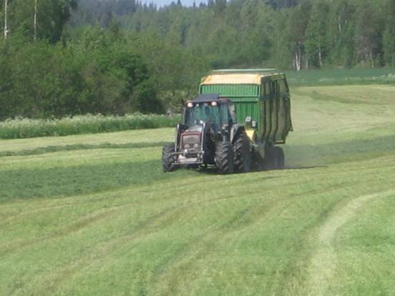 Valtra & Krone
Kesä 2006
Avainsanat: 6400