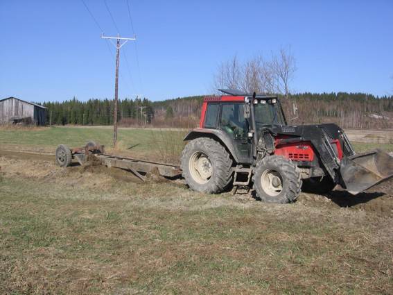 valtra 6400 tielana
kevät 2006
Avainsanat: 6400