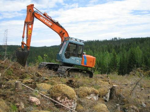 hitachi ex 100m laikutustyömaalla
