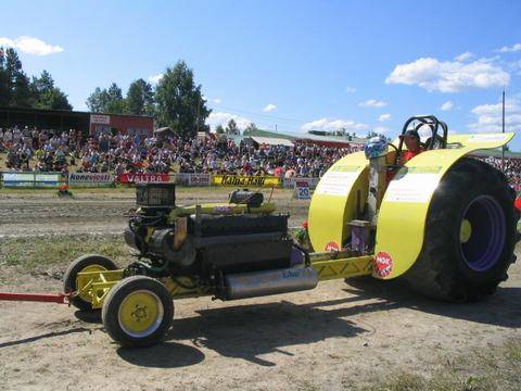 tracktor pulling
kova kone!
Avainsanat: tractor pulling