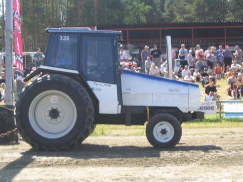 valmet 805(jos oikein muistan)
tracktor pullingista, hieno rekkarikilven alustan teksti
Avainsanat: valmet 805