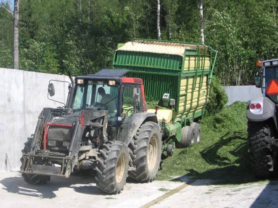 valtra 6400 ja krone
Kesä 2006
Avainsanat: 6400