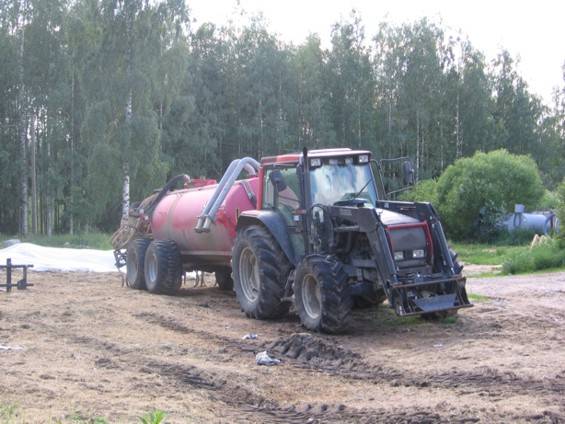 Valtra 6400 ja livakka
kesä 2006
Avainsanat: 6400