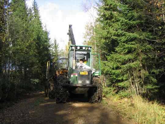 Lokomo 910
Koulumme "valioyksilö", vielä tosin ihan käypä peli, ja menee pahemmista paikoista kun moni muu kone.
