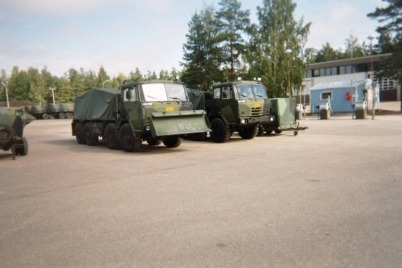 Tatra
Kaksi Tatra 815:sta intissä 2003
