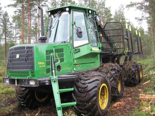 John Deere 1110D
Tutulla oli koeajossa muutaman päivän meidän leimikolla.Ihan hyvä muuten mutta ,hytti aika syvältä.   
Avainsanat: John Deere 1110D