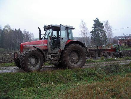 Massikka6280 ja Kverneland
kyntöjen jälkeen
Avainsanat: massikka