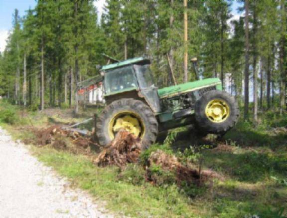 JD 3350
Kantojen nyppimistä kantokoukulla
Avainsanat: John deere traktori
