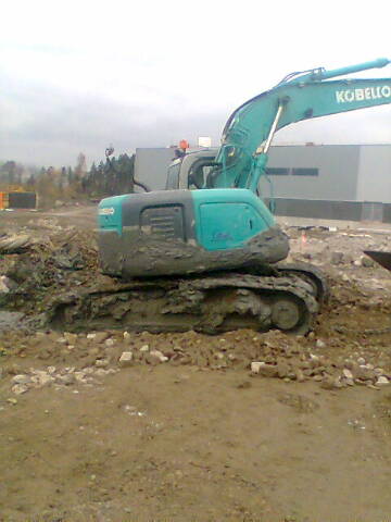 kobelco 200sr
osu ja uppos mutta saatiin ylös sentään mutta kaksi 13tn konetta tarvittiin
Avainsanat: kobelco 200sr