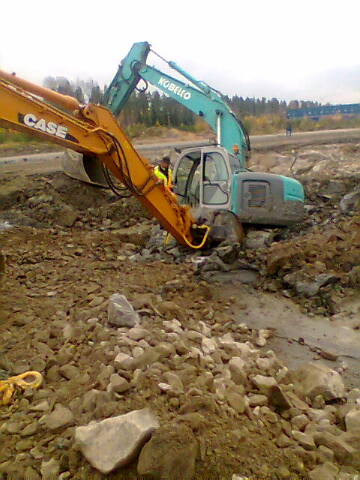 kobelco 200sr
osu ja uppos 
Avainsanat: kobelco 200sr