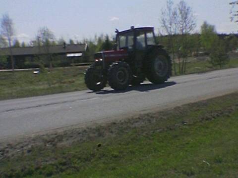 Massikka
mallia en tiiä mutta nappasin kuvan silti :D
Avainsanat: Massey Ferguson Massikka