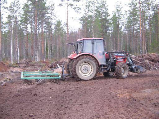 Zetor 9540 ja karhi
Avainsanat: Zetori