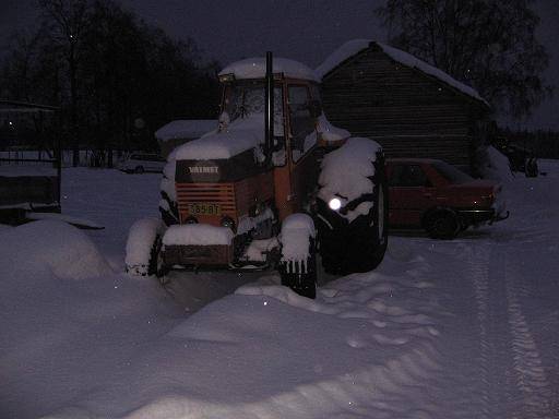 702 S
Jääny lumen alle mut lähti silti käyntiin
Avainsanat: vallu