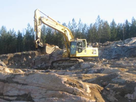 komatsu 240lc
komatsun räpsy kivikossa
Avainsanat: komatsu 240 catintelat