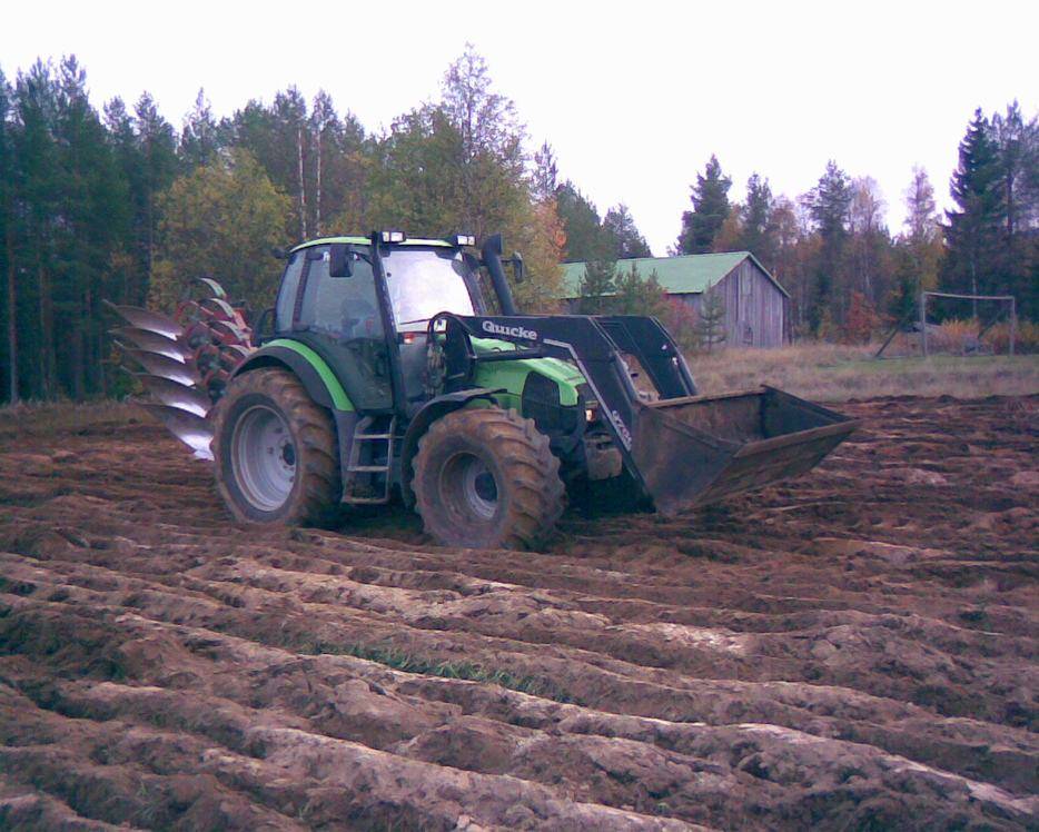 Valtra N 121 ja Kverneland ES 4x12-20
Vähä piti kokeilla kyntöö... Voimaa riittää 
Avainsanat: Valtra N Kverneland kyntö