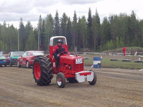 Pässi
Pässi keväällä 2003 Oulaisissa,Norjan vahvistuksen käskemänä.
