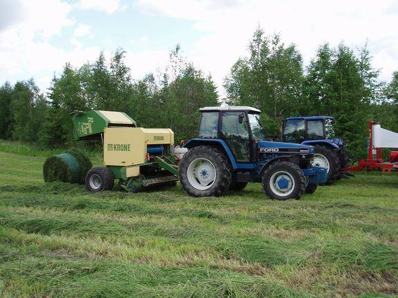 Ford 6640 & Krone Round Pack Multi Cut
Avainsanat: Krone