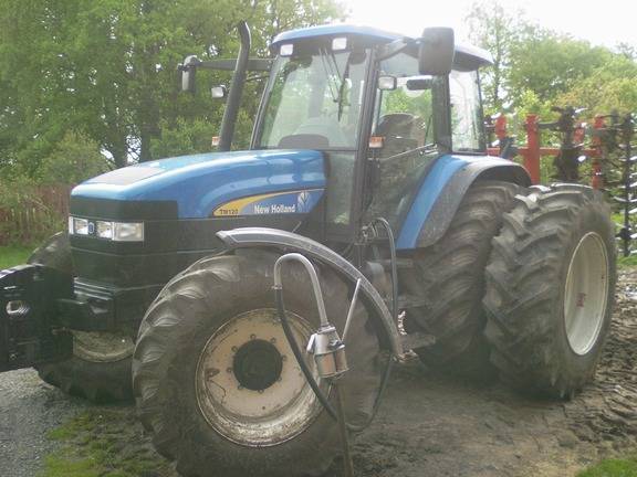 NH TM120 RC ja Tume Hankmo 3800 S
Tankkausta.
Avainsanat: New Holland TM120 tume hankmo