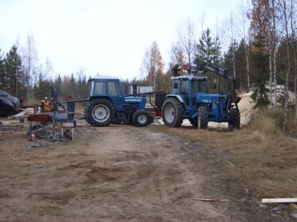 Ford 8210+RKP3400 ja tempo.Ford 4600 ja ryssä saha.
Avainsanat: ford