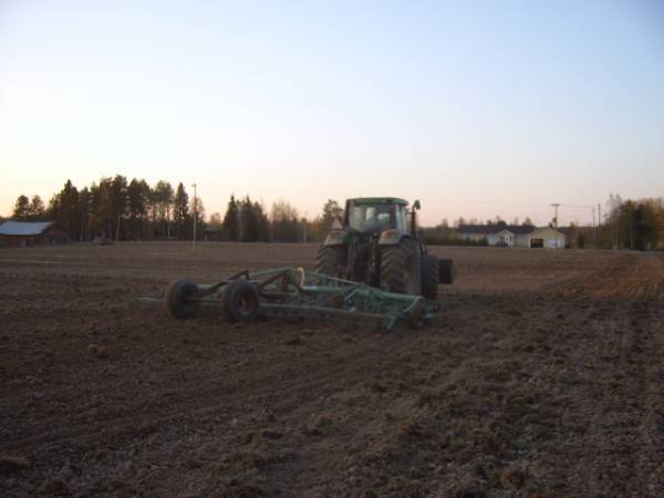 JOHN DEERE 6900 ja wiberg.
Avainsanat: john