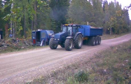 Valmet 8400 ja Multivat.
Santavuoren mäkivetokisoosta. Kuorman paino 22t.
Avainsanat: Valmet 8400 Multiva