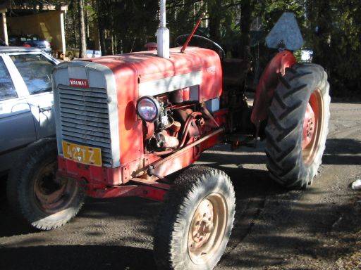 Valmet 361 vm. -61
Siinä on 361 vm. -61 joka ollut meillä uudesta asti. Tämä on sitä ns. ykkösmallia Boschin ruiskutuspumpulla ja ilman tunnustelua olevalla nostolaitteella.
Avainsanat: 361 valmet