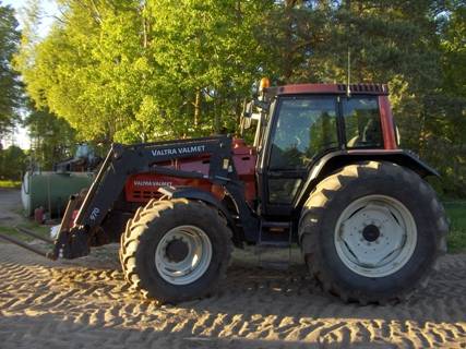 valtra 8350
Entinen vallu. Oli mieluisa kone.
