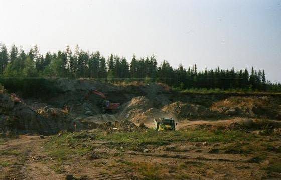 volvo ja poclain
volovo nousee montun pohojalta. poku on joko 75 tai 100:nen
Avainsanat: volvo poclain