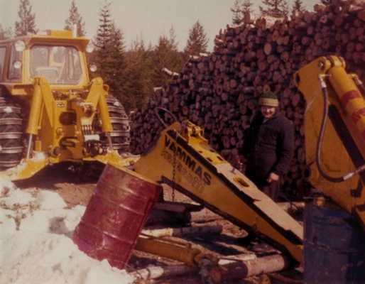 Volvo BM T650 Vammas Kersantti vm. 1975
Kessu rempassa 1970-luvulla. Perseveivareissa oli remppaa rempan perään.
Avainsanat: Volvo Vammas Kersantti kaivuri ojitus