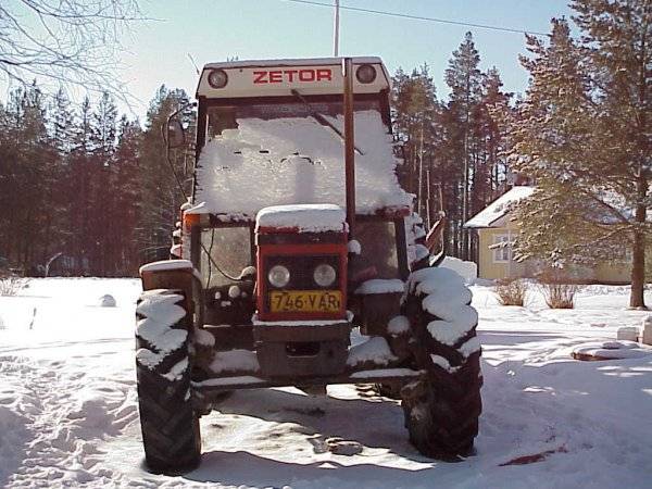 zetor talvella
suoralla putkella
Avainsanat: zetor