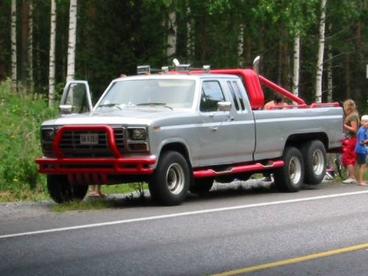 Chevy nostotelillä
Oli viroveljet lähteny rallia kattoon koreella Chevyllä.
Avainsanat: chevrolet