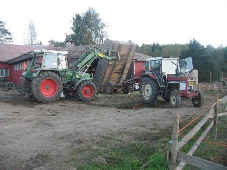 fendt 309 ja international
natikasta lähti kärry irti kipatessa. fendt tuli auttamaan.
Avainsanat: fendt