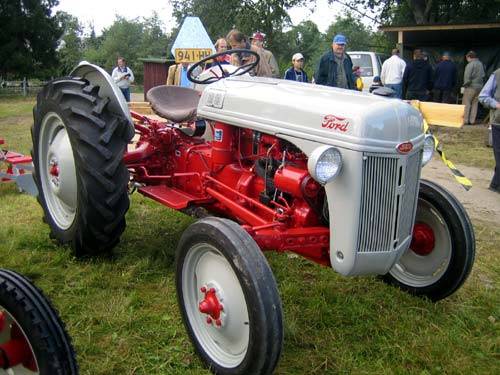 Ford
Kuvattu Hyvinkään "Rauta & Petrooli"-näyttelyssä. Tarkempia tietoja kaivataan
