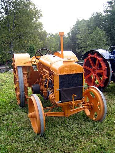 Fordson
Kuvattu Hyvinkään "Rauta & Petrooli"-näyttelyssä. Tarkempia tietoja kaivataan
