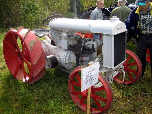 Fordson vm. -26
Kuvattu Hyvinkään "Rauta & Petrooli"-näyttelyssä.
