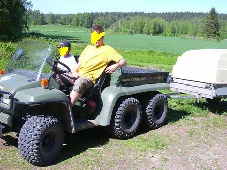 john deere 6x4 diesel
tämmönen menopeli kulkee 35 jaksaa vetää 2.5tonnin kaivuria kärryllä  lavan kippi hydraulinen
