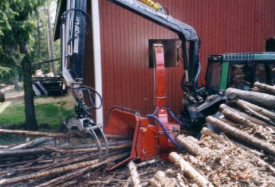 haketusta
Vallu 6400 + cranab crf 4dt + hakki ch 260 hakettamassa... ottaa miltei kaikki tehot vallusta, mutta hake lentää kumminkin :) 
Avainsanat: Valmet Valtra