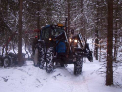 Tulta täysi laidalta tuol, hirvi tallustaa....
Juu, hirviporukalta kaatu hirvi "vähä" kauas, joten tarviha poikia armahtaa.
Tässä matkataan jo kotia, kohti... 

terävä silmäisimmät löytää kuvasta hirvimiehen, ja vielä tarkempi silmäset huomaa että vaan oikeessa etukummissa on ketju, syytä voimme miettiä yhdessä. itellä ei ole hajuakaan miks noin on käynny.
Avainsanat: mezzo