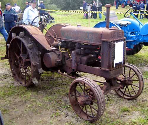 John Deere
Vuosimallista ei hajuakaan, mutta vanha se on! Kuvattu Hyvinkäällä "Rauta & Petrooli"-näyttelyssä
