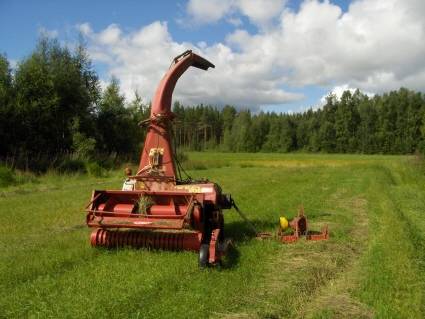 jiiäffä 850
Tommosella on tähän asti tehty rehut, mutta nyt tarttis isomman ja tuo olis tarpeeton.
